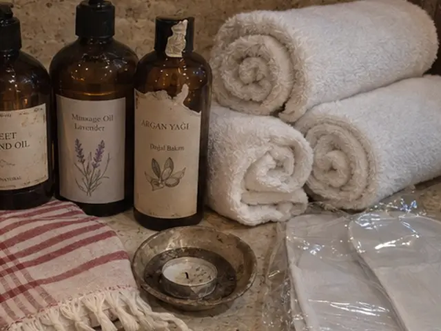 Tatlı badem ve argan yağı, havlular ve peştemal — Sinanoba, Masaj Salonun